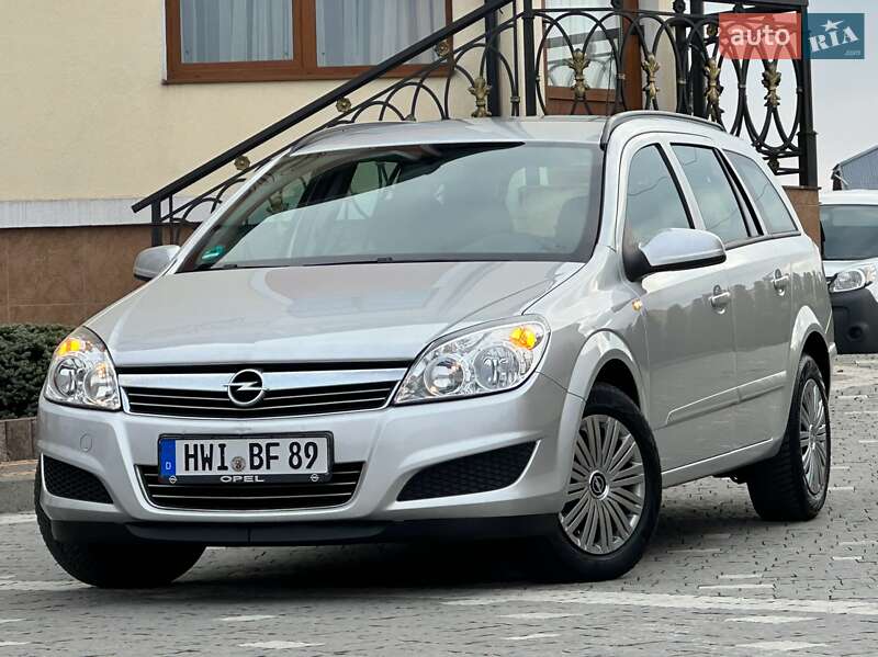 Универсал Opel Astra 2010 в Дрогобыче