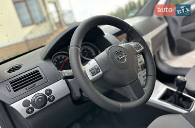 Универсал Opel Astra 2010 в Дрогобыче