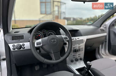 Универсал Opel Astra 2010 в Дрогобыче