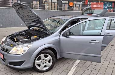 Універсал Opel Astra 2009 в Луцьку