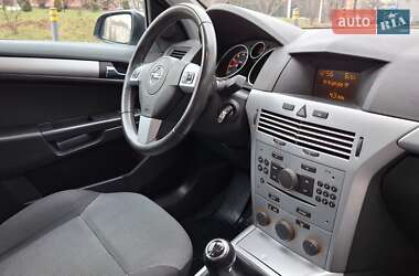 Універсал Opel Astra 2009 в Луцьку