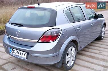 Хэтчбек Opel Astra 2011 в Львове