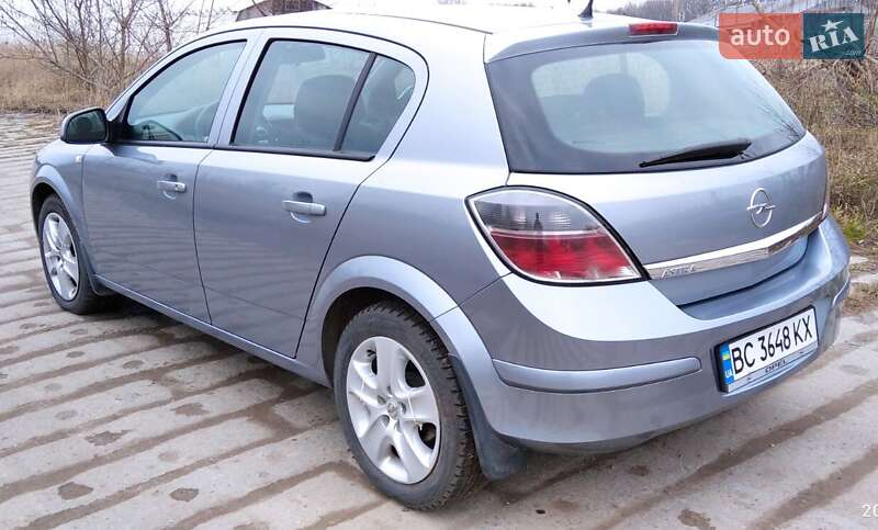 Хэтчбек Opel Astra 2011 в Львове