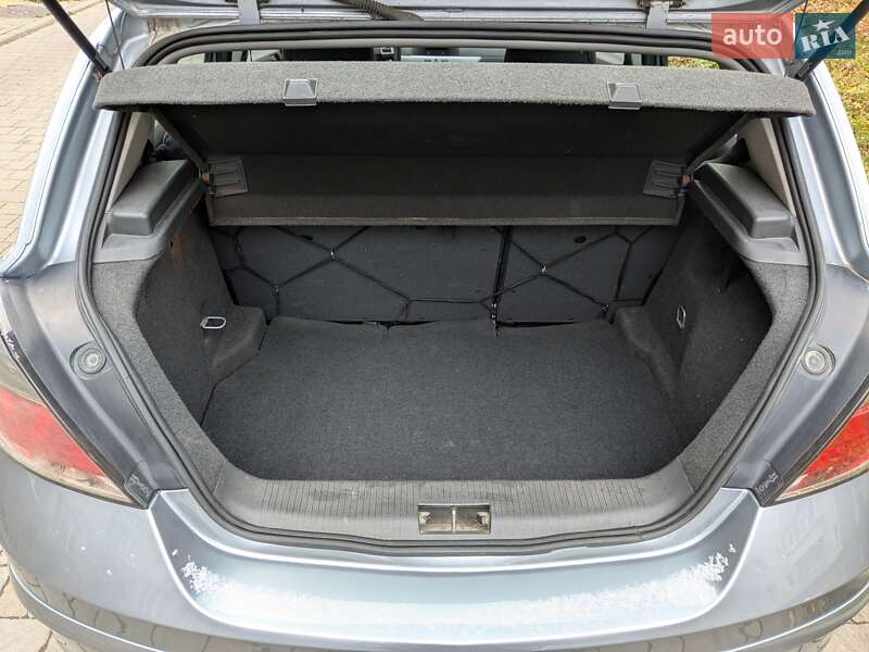 Хэтчбек Opel Astra 2011 в Львове