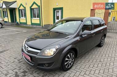 Универсал Opel Astra 2012 в Стрые