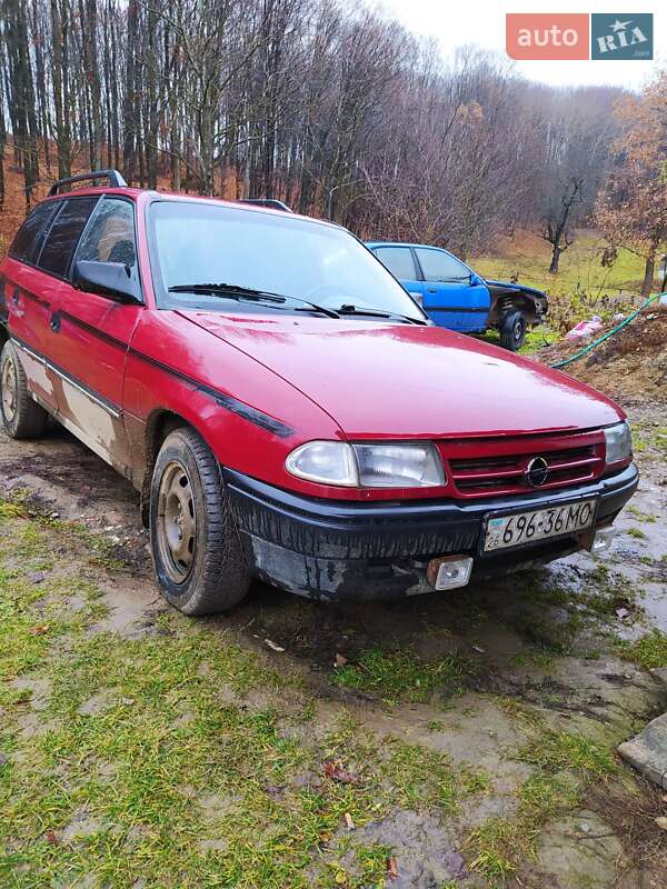 Універсал Opel Astra 1994 в Чернівцях