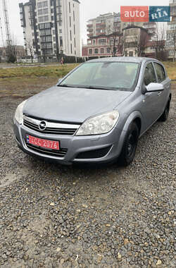 Хэтчбек Opel Astra 2009 в Долине