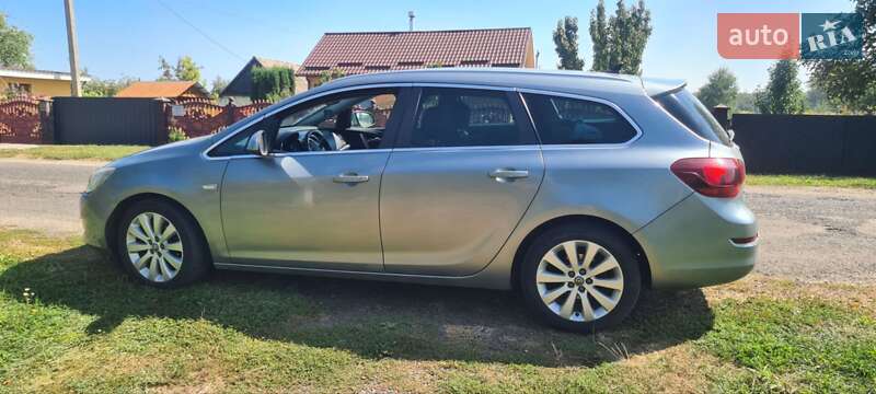 Универсал Opel Astra 2011 в Луцке