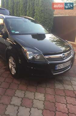 Універсал Opel Astra 2010 в Тернополі