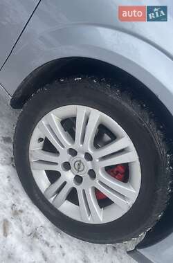 Хэтчбек Opel Astra 2007 в 