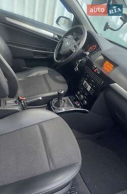 Хэтчбек Opel Astra 2007 в 