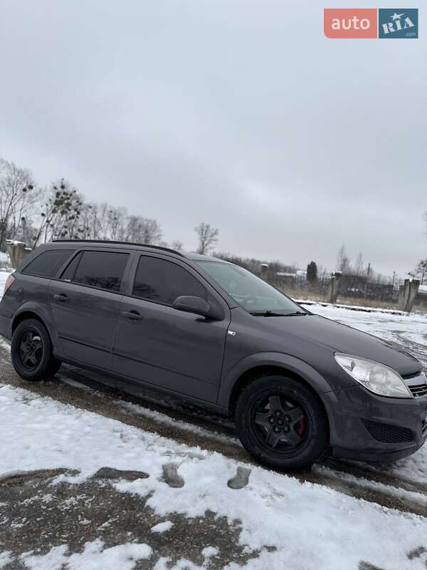 Универсал Opel Astra 2008 в Новом Роздоле