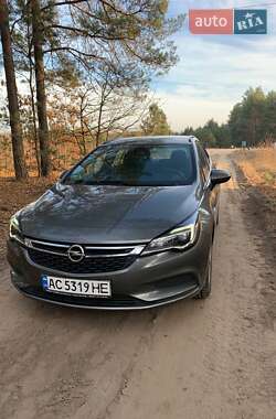 Універсал Opel Astra 2016 в Маневичах