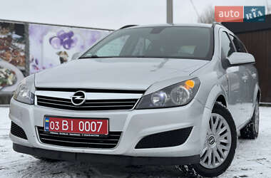 Універсал Opel Astra 2010 в Лубнах