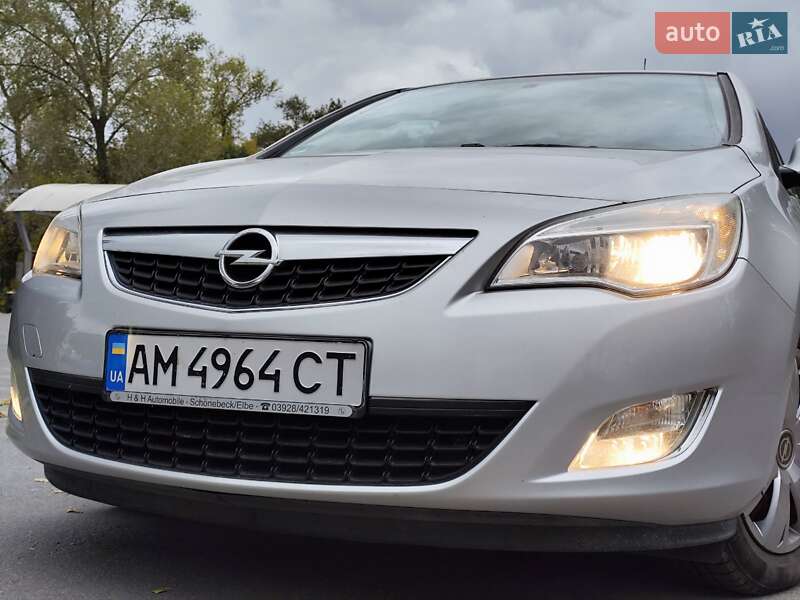 Хэтчбек Opel Astra 2010 в Бердичеве