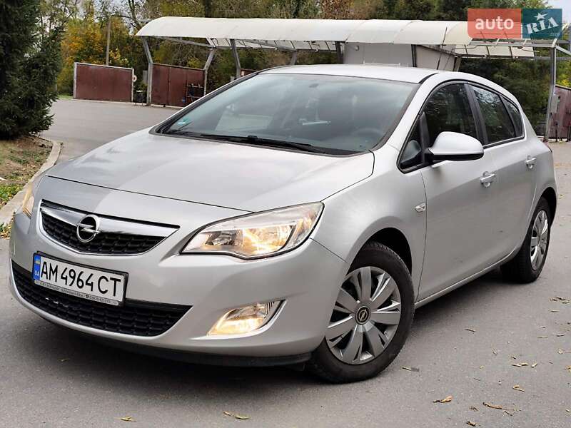Хэтчбек Opel Astra 2010 в Бердичеве
