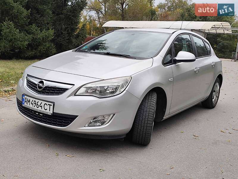 Хэтчбек Opel Astra 2010 в Бердичеве