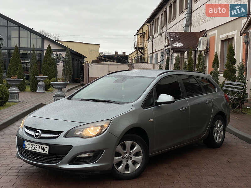 Универсал Opel Astra 2015 в Львове