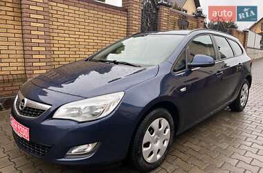 Универсал Opel Astra 2011 в Луцке