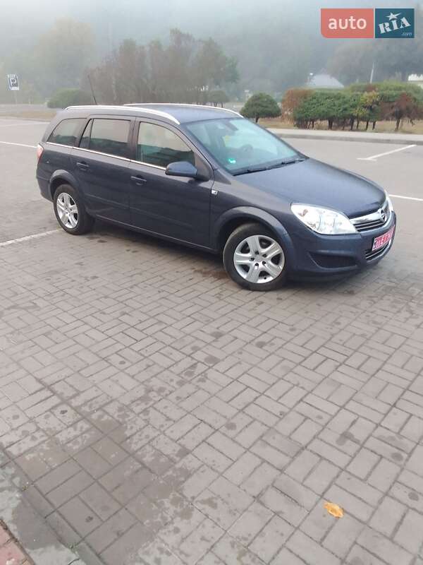 Универсал Opel Astra 2009 в Каневе