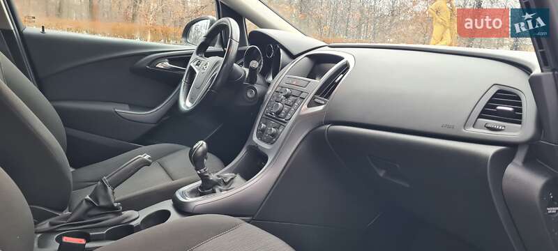 Универсал Opel Astra 2015 в Киеве