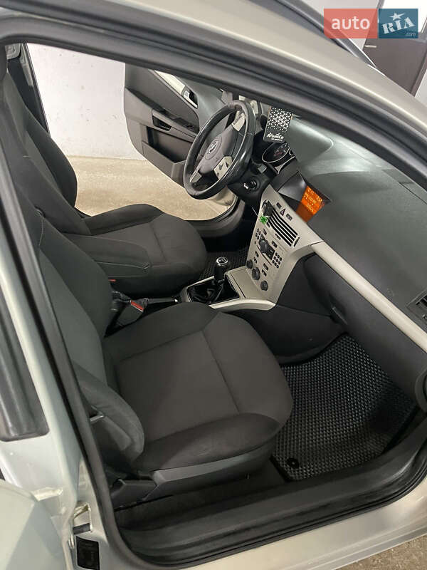 Универсал Opel Astra 2008 в Черновцах