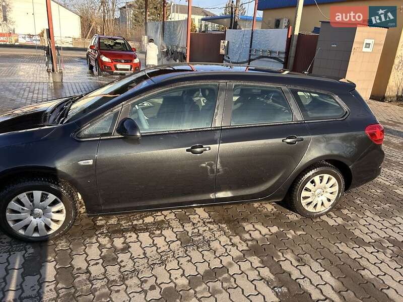 Універсал Opel Astra 2013 в Хусті