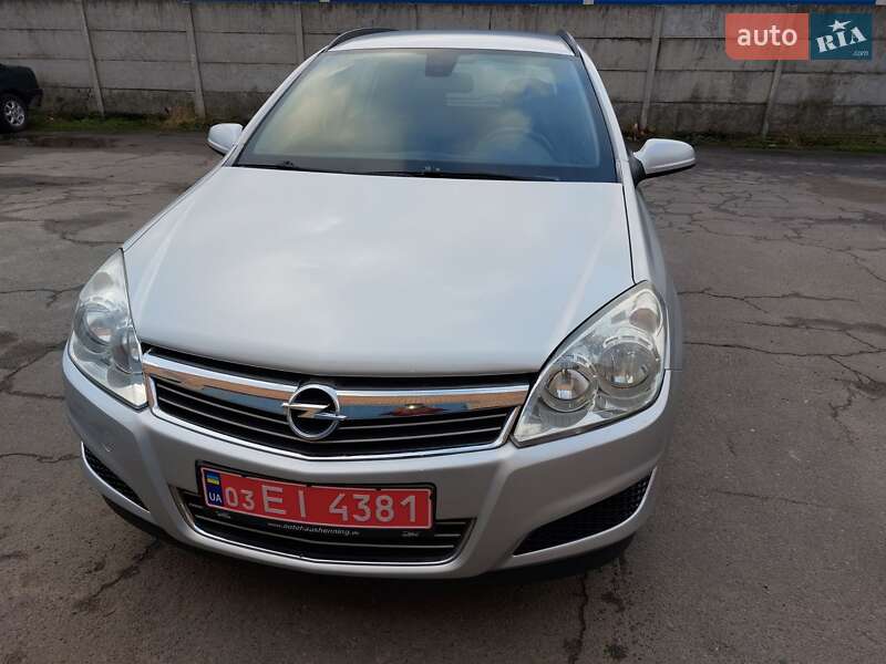 Універсал Opel Astra 2009 в Нововолинську