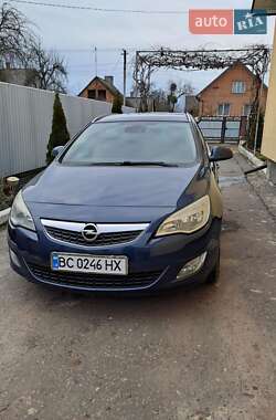 Універсал Opel Astra 2011 в Червонограді