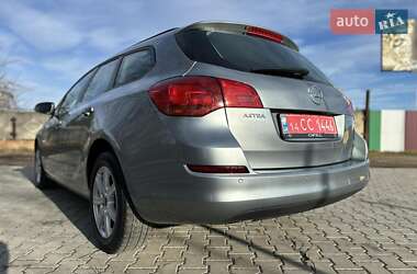 Універсал Opel Astra 2012 в Стрию