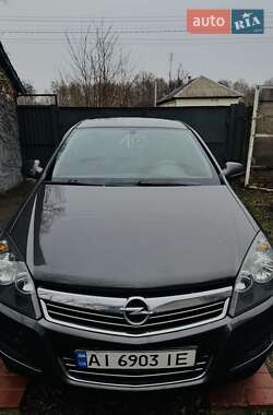 Хэтчбек Opel Astra 2012 в 
