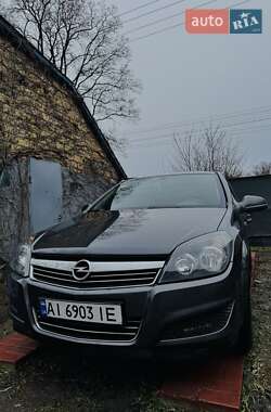 Хэтчбек Opel Astra 2012 в 