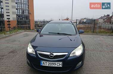 Універсал Opel Astra 2011 в Івано-Франківську