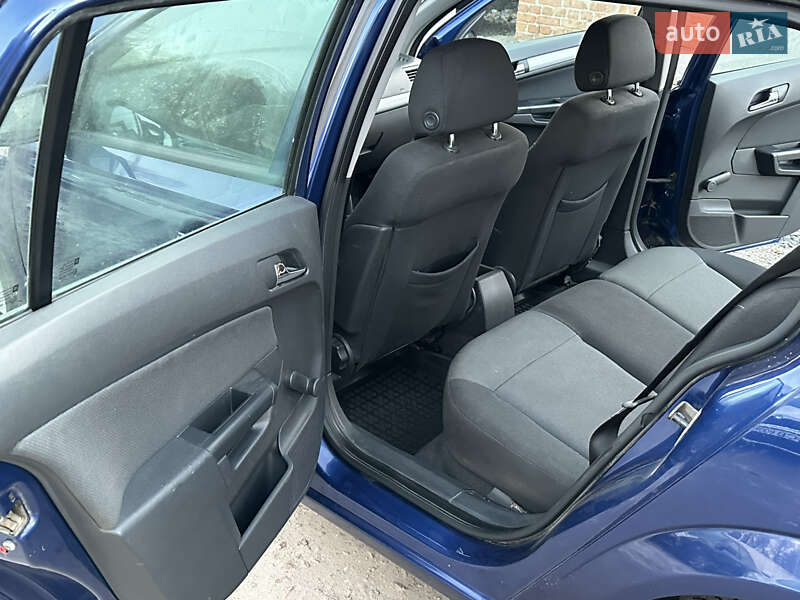 Универсал Opel Astra 2006 в Нежине