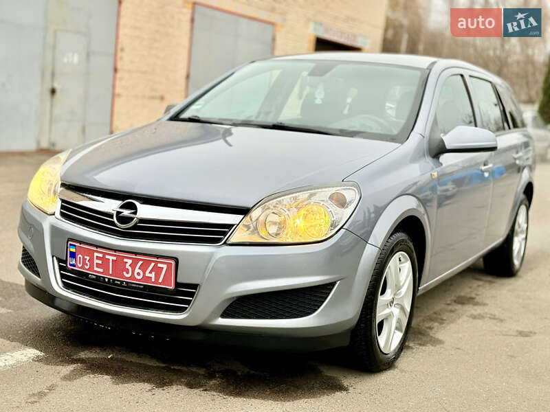 Універсал Opel Astra 2009 в Рівному