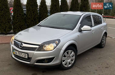 Хэтчбек Opel Astra 2014 в Киеве