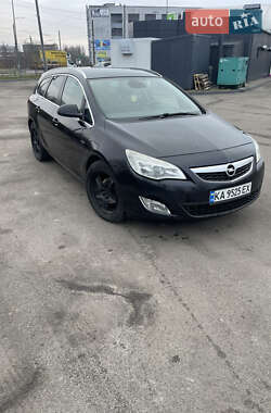 Універсал Opel Astra 2011 в Чернігові