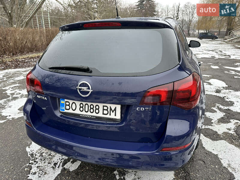 Универсал Opel Astra 2011 в Бучаче