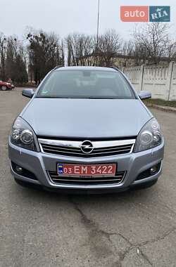 Универсал Opel Astra 2008 в Полтаве