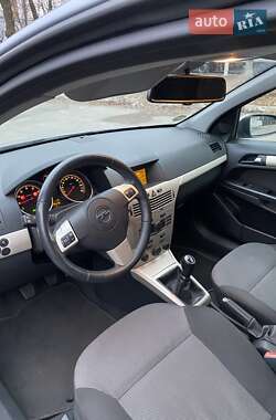 Универсал Opel Astra 2008 в Полтаве