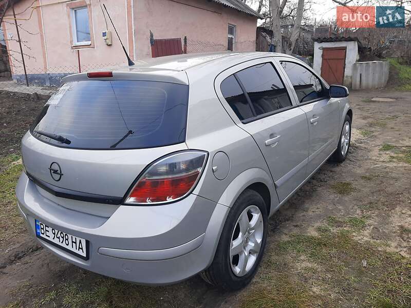 Хэтчбек Opel Astra 2008 в Доманевке
