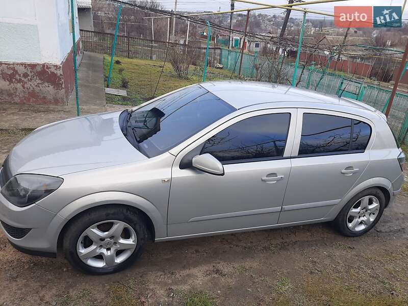Хэтчбек Opel Astra 2008 в Доманевке