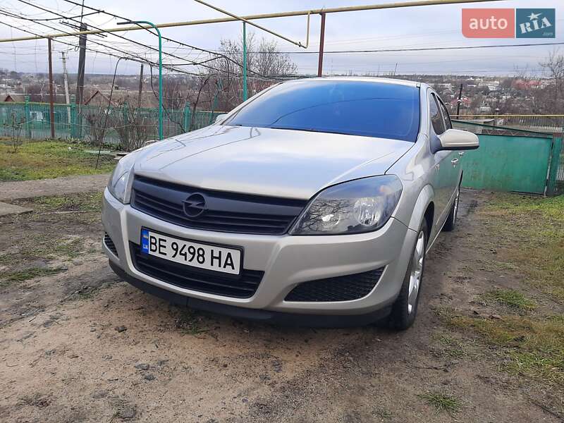 Хэтчбек Opel Astra 2008 в Доманевке