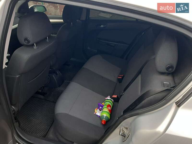 Хэтчбек Opel Astra 2008 в Доманевке