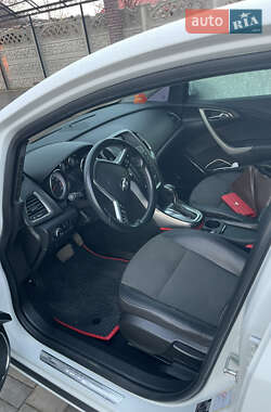 Хетчбек Opel Astra 2011 в 