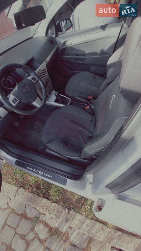Универсал Opel Astra 2007 в Делятине