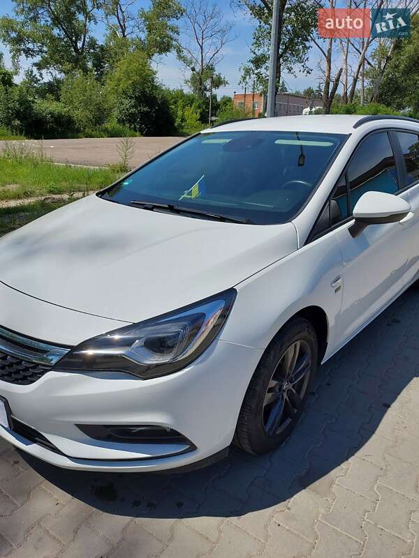 Универсал Opel Astra 2019 в Коростене