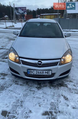 Універсал Opel Astra 2010 в Львові