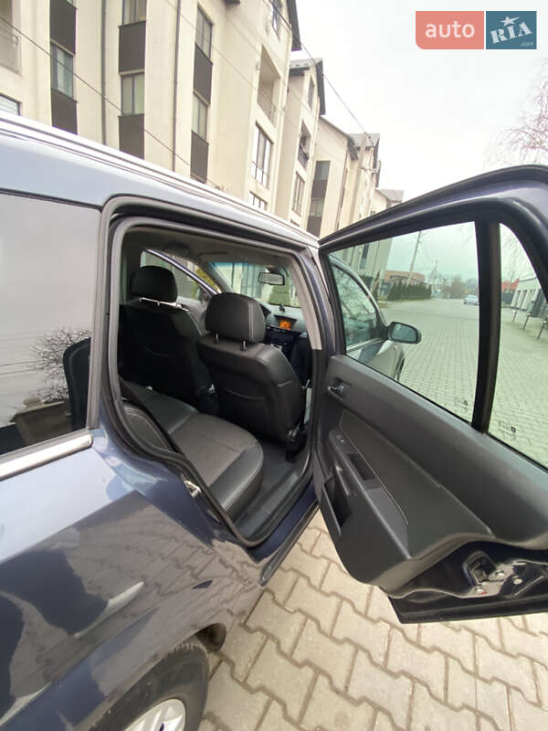 Универсал Opel Astra 2008 в Черновцах