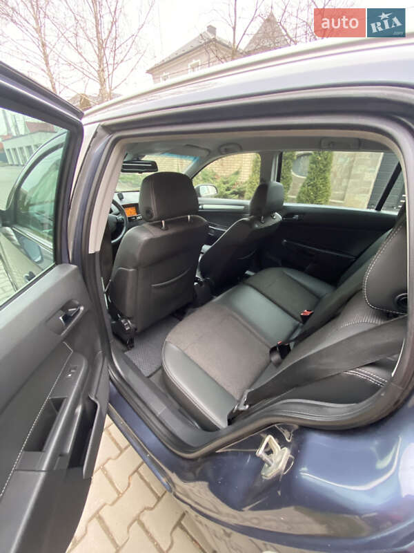 Универсал Opel Astra 2008 в Черновцах